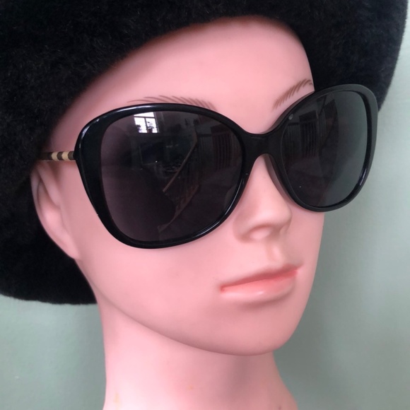 Burberry B4235-Q Sunglasses main image 2